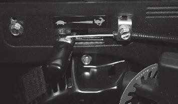 Clamp the throttle cable sleeve to the engine and tighten (Figure 2-16d).