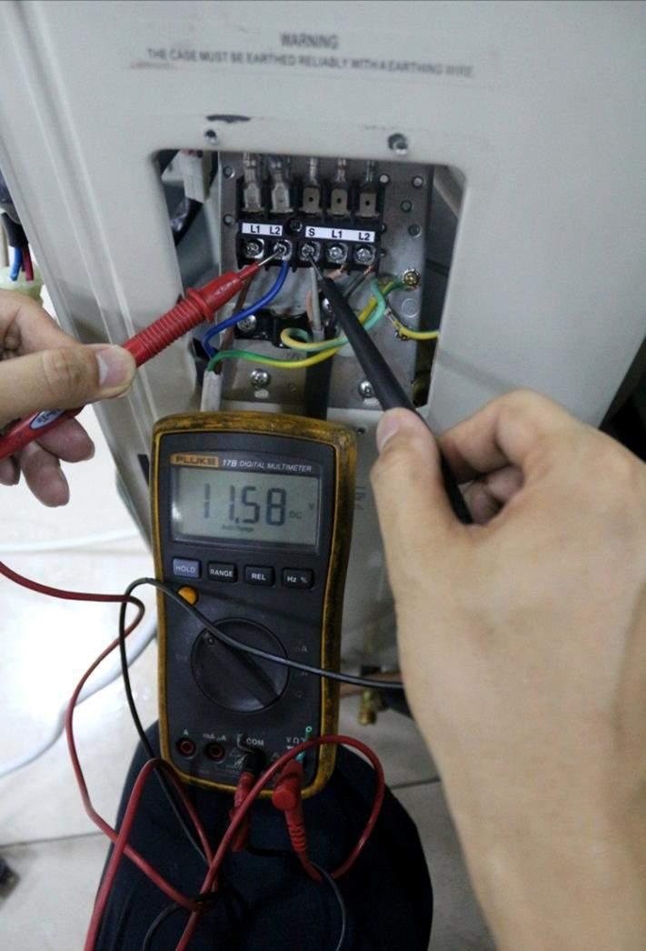 Remark: Use a multimeter to test the DC voltage between 2 port and 3 port of outdoor unit.