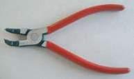 Minimum ring split gap 2,2 mm Internal circlips pliers for fitting grip on shafts from 1,5-30 mm Capacity KNI 46 11 60 1,5-4 KNI 46 11 61 4-7 KNI 46 11 62 5-13 KNI 46 11 63 14-18