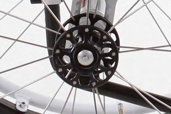 The risk of injury is thus minimised. To remove the drive wheels grip through the spokes around the wheel hub with your fingers.