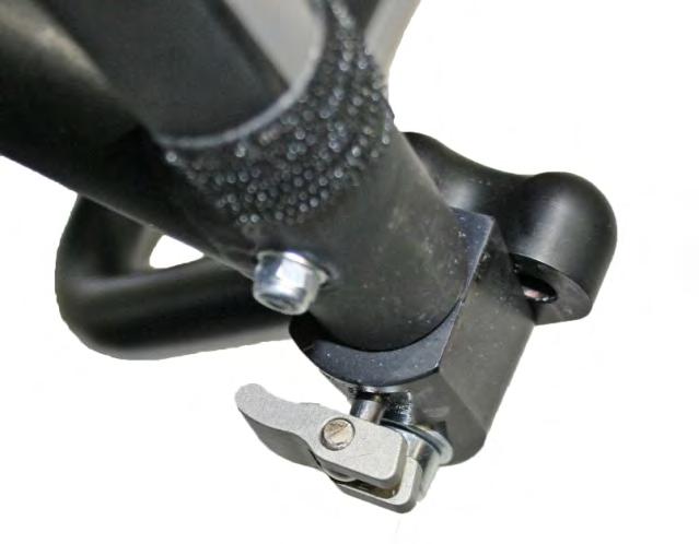 Locking pin lever in horizontal position, not engaged For the longitudinal setting of the footrest support tubes or adaptation to the lower leg length, the M6 fixing screws (AF 4 mm) must be undone