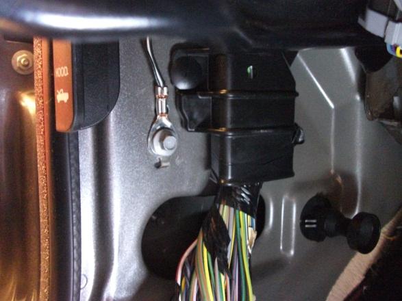 Ground the subwoofer harness to the ground point just below the parking brake. Torque to 9Nm Fig. 6 Subwoofer Input Connection Fig.