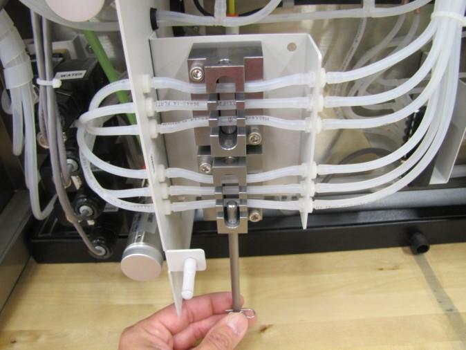 8. Replace the Pinch Bar into the Pinch Valve Guide Blocks, making sure that the tubes are pressed back into the appropriate slots. See Figure 10. Figure 10 9.