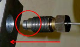B-2 Pressure Sensor with Integrated Evaluation Electronics Screwing In Apply high temperature grease to the thread If a brass washer has been or will be