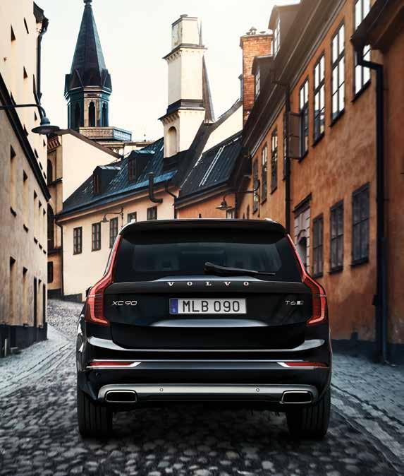2 VOLVO XC90 T6 AWD Inscription Onyx Black Metallic REFINED STRENGTH, ELEGANTLY CRAFTED The luxury SUV from Sweden The Volvo XC90 is a haven, a place where you can relax, think and travel in
