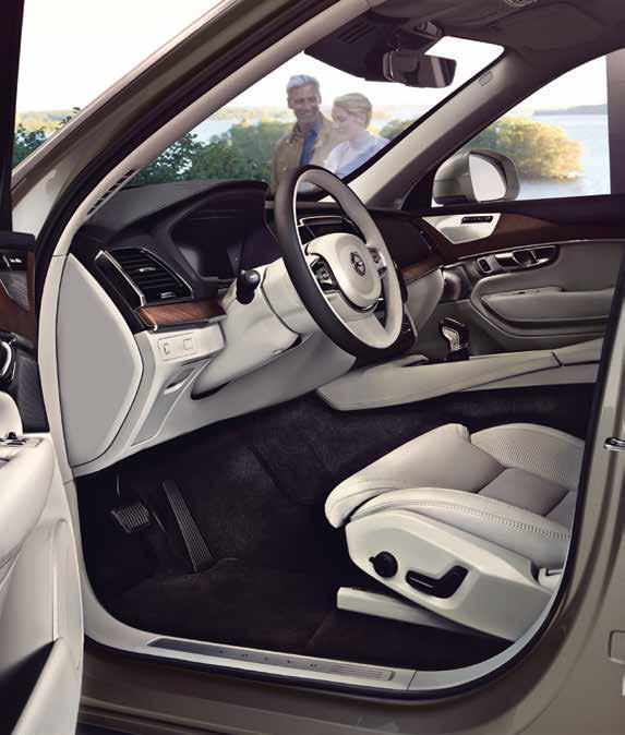INTERIOR DESIGN Fine Nappa Leather Perforated Blond in Blond/Charcoal Interior Linear Walnut VOLVO XC90 5 Travel first class in the Volvo XC90 When we designed the Volvo XC90, we made sure you travel