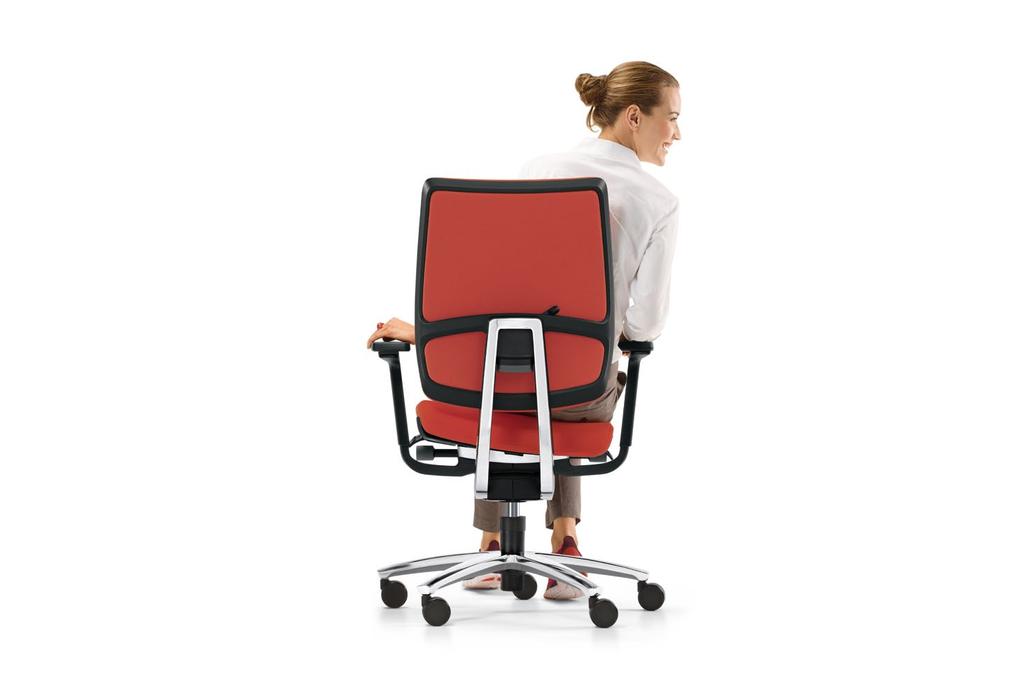 Natura freedom of movement. The combination of proven Sedus technoogies and the patented new Simiar-Swing mechanism aows frequent change of posture with unique harmonious sequences of movement.