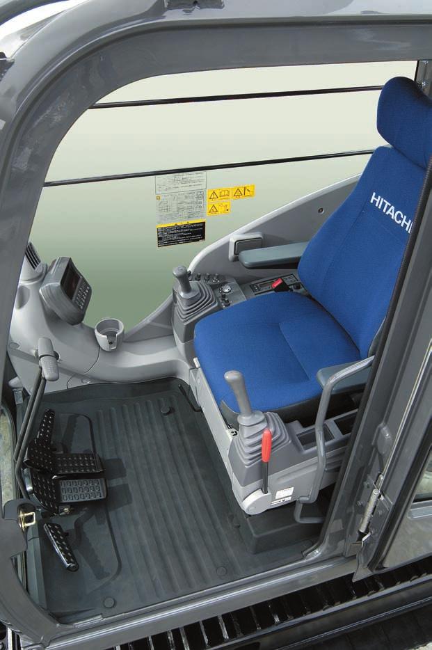 Ample legroom, short stroke levers and a large seat ensure optimum working conditions for the operator during long hours.