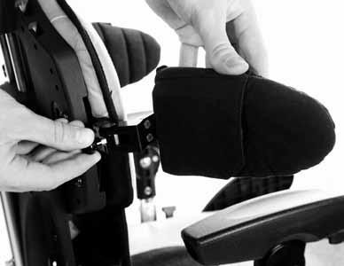 11.1 Transferring your child into and out of the seat Before transferring the child into the seat carry out the daily product inspection as outlined in section 13 of this user manual.