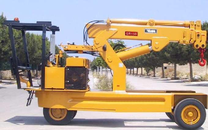 MODEL TYPE GR150-D GR150-D 15.000 Kg. Specification : sliding extending Hydraulic arms and a manual arm 5,40 mt. - a 39 Kw.