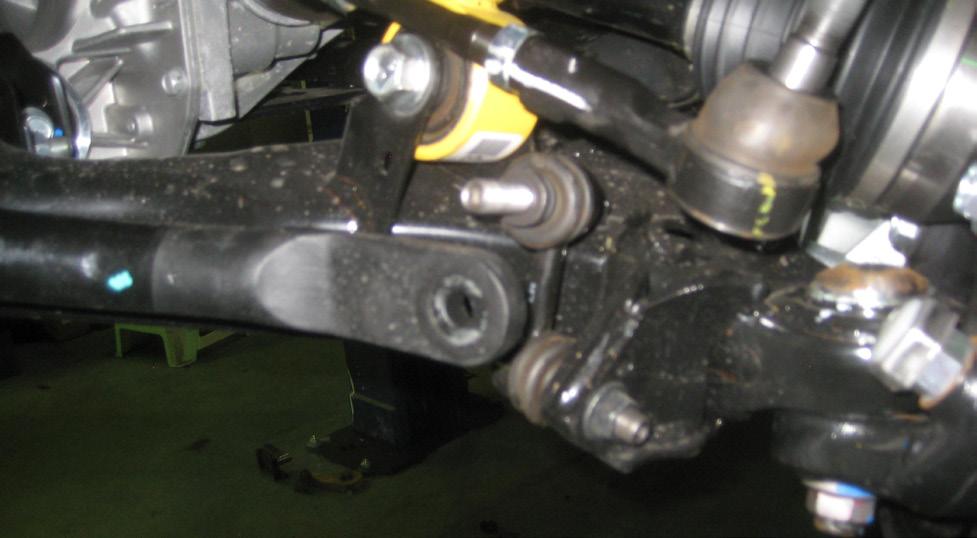 Next, remove the front wheels and tires from both sides, and support the lower control arm with a