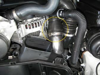 4.) Disconnect the small hose at the front of the air box. To remove this hose (circled below) simply squeeze the sides of the plastic ring connector and pull up.