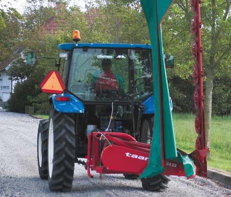 stable and steady transport. Adjustable lifting pins Taarup 2400 series offer a very easy mounting on the tractor.