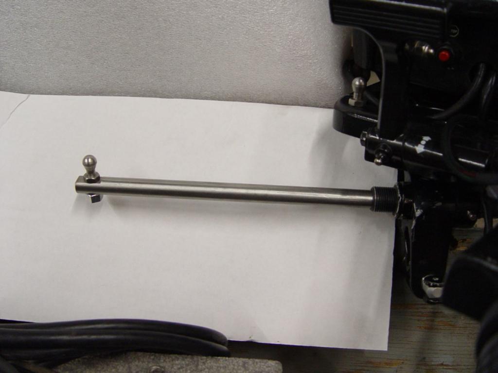 INSTALLING THE CONNECTING ROD 1. Place a ball stud through the hole in the drive rod and tighten it securely. 2. Cycle the T-4/T-5 so the drive rod is fully extended (see Picture) 3.