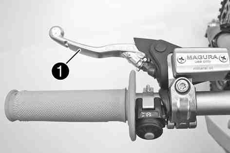 CONTROLS 10 5.1Clutch lever (125 SX, 150 SX) The clutch lever is fitted on the left side of the handlebar.
