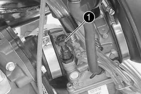 Run the fuel tank breather hose without kinks. 400199-11 5.8Choke The choke is fitted on the left side of the carburetor.