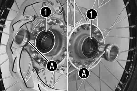 64Installing the front wheel x 500086-10 Danger of accidents Reduced braking efficiency due to oil or grease on the brake discs.
