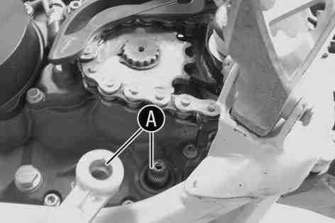 Distance between shift lever and upper edge of boot» If the distance does not meet specifications: 10 20 mm (0.39 0.79 in) Adjust the basic position of the shift lever. x ( p. 66) 400692-10 9.