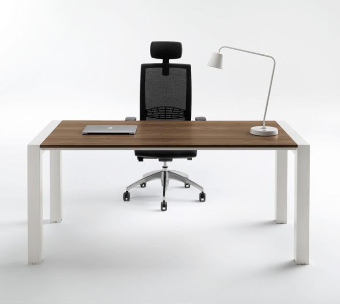 Tavolo KUBO L1760xP800xH740mm, piano noce e struttura metallo bianco 9010. Desk KUBO L1760xD800xH740mm, top walnut, metal structure white 9010.
