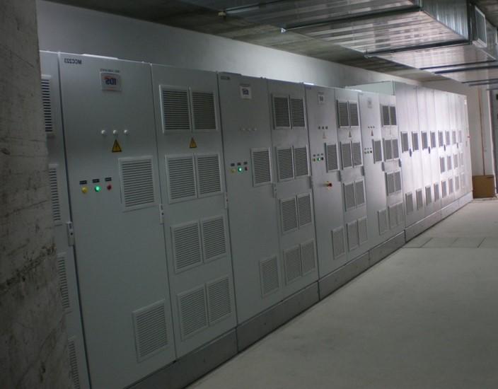 0 MJ, cabinet size L x D x H = 2600 x 1000 x 2500 mm, air cooled - Power 900 kw, energy content 7.