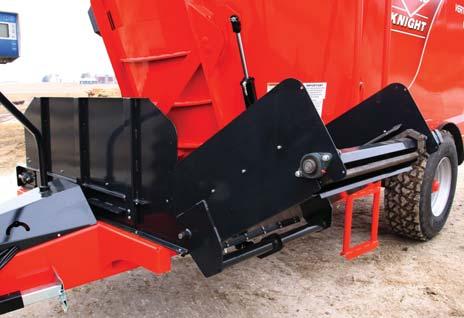 Versatile Discharge Options FRONT DISCHARGE The redesigned front cross conveyor uses rugged
