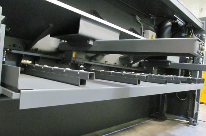 A specific feature of the HSL/HSLX range is the complete free rear space between the frames, so the machine can be executed with different sheet