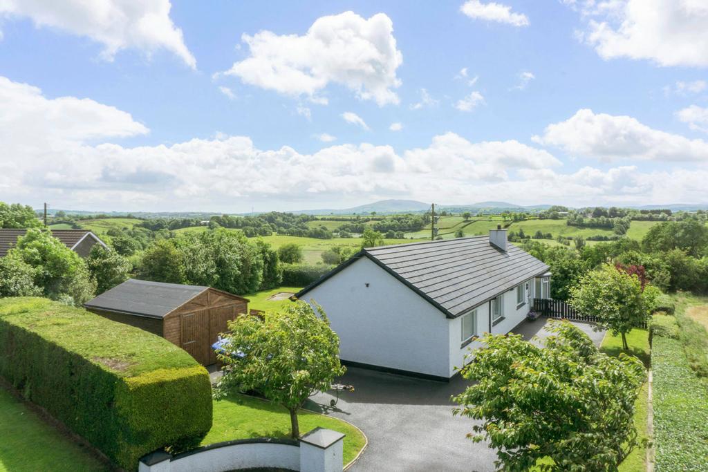 This extremely well presented detached bungalow occupies a superb generous elevated private site of just under half an acre with fabulous all around views of the surrounding countryside.