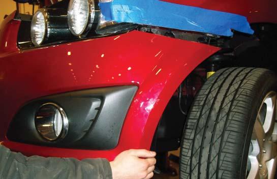 On each side, place the brace support between the bumper frame and the flange (Fig.K).