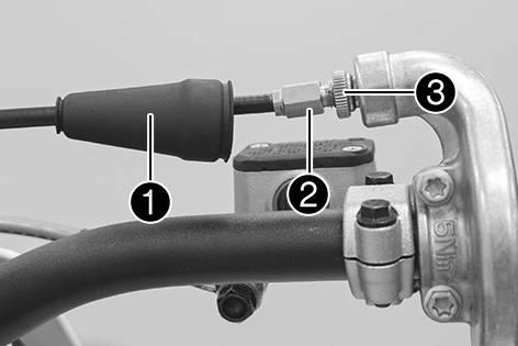 15 TUNING THE ENGINE 80 15.1 Checking the play in the throttle cable Check the throttle grip for smooth operation. Move the handlebar to the straight-ahead position.