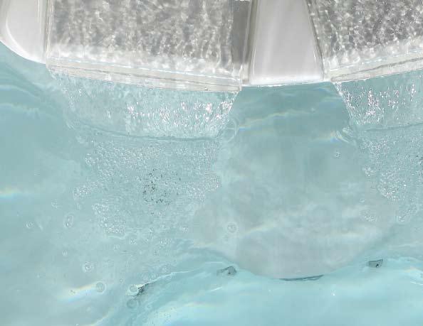 Pristine Water 880 Se r i e s s p a s The Dynamic Flow circulation pump at the heart of every 880 Series spa enables filtering of seven times more water per minute than