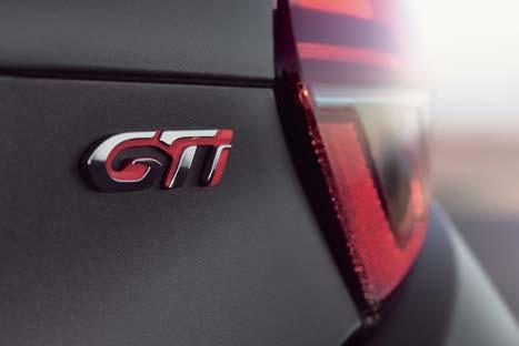suportai, GTi logotipai ant galinės dalies šonų, aptakas ir chromuotas