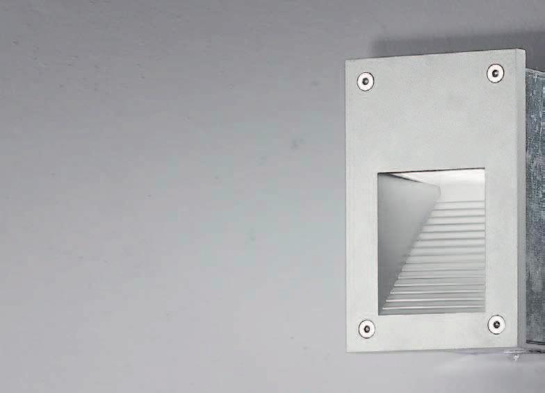 Recessed fitting in die-cast aluminium for wall-mounting installation. Polyester powder painting, UV resistant.