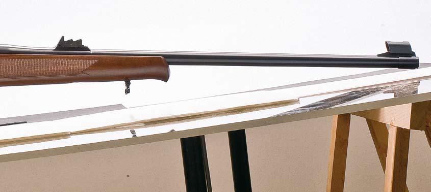 .26 CZ 550 MAGNUM STANDARD This rifle is fitted with walnut wood stock without cheekpiece, furnished with checkering and ventilated rubber buttplate.