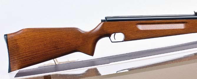 The automatic safety secures the air rifle against any accidental discharge during cocking. The stock is made of beech wood and is designed in ambidextrous configuration. 4.