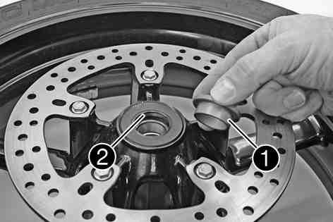 MAINTENANCE WORK ON CHASSIS AND ENGINE 89 100146-10 Check the wheel bearing for damage and wear.» If the wheel bearing is damaged or worn: Replace the wheel bearing.x Remove spacer.