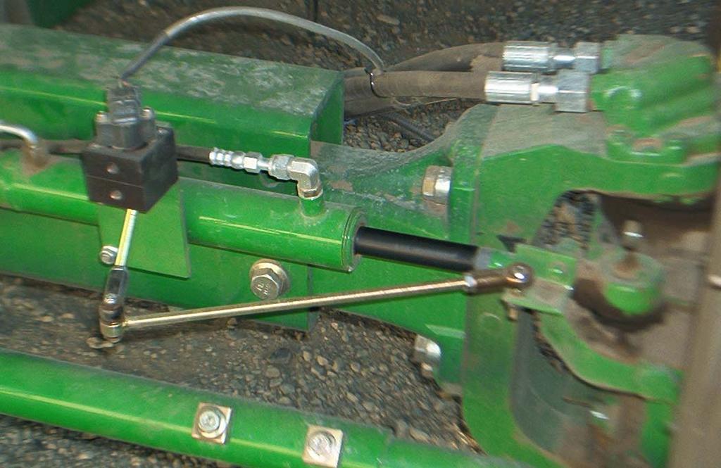 Special Instructions for Double Cylinder Rear Axles Some John Deere combines such as the JD-9660 CTS 4WD can be equipped with a different rear axle that has two external steering cylinders.