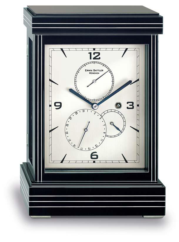 Fine and elegant line Metrica a timeless beauty Black varnish, In a prestigious office, or when surrounded by valuable paintings, a table or mantel clock like the Metrica provides an appropriate