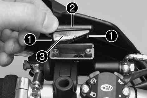 Turn the adjusting screw counterclockwise to decrease the distance between the clutch lever and the handlebar. The range of adjustment is limited.