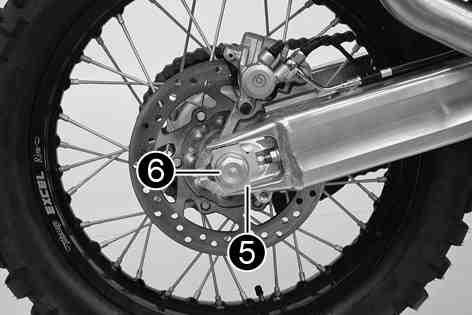 600036-11 Position the chain adjuster. Mount nut, but do not tighten it yet. Adjust the chain tension. ( p.