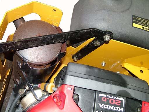 Left brace that the non-mesh side of the bag is towards the operator, close the hood and insert the pin. Fig. 3-14 & Fig.