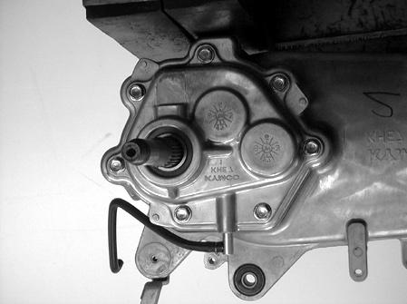 Remove the left crankcase cover. ( 6-3) Remove the clutch/driven pulleys.