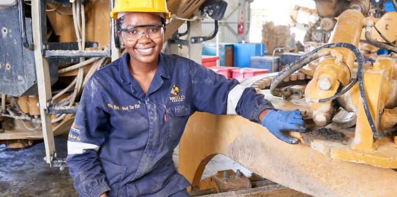 objective of transferring skills to local Namibians Currently employing 842 persons at the