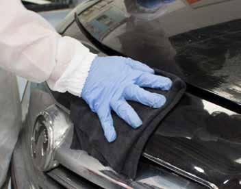 SINGLE USE GLOVES Nitrile and latex gloves are designed for handling chemical and non-chemical compounds in the automotive refinish, marine, aerospace, metal work and wood work markets.