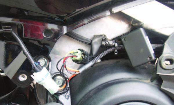 L 15 Plug the O2 Optimizer in-line of the stock O2 sensor and wiring harness (Fig. L).