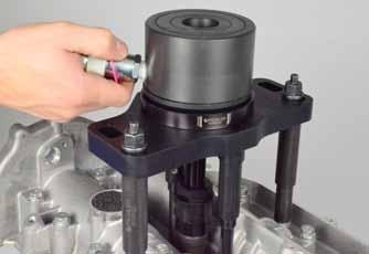 stroke of Hollow Plunger Cylinder is reached. Relieve the pressure by opening the relief valve. Repeat his procedure 4 to 5 times. Top up the oil if necessary.