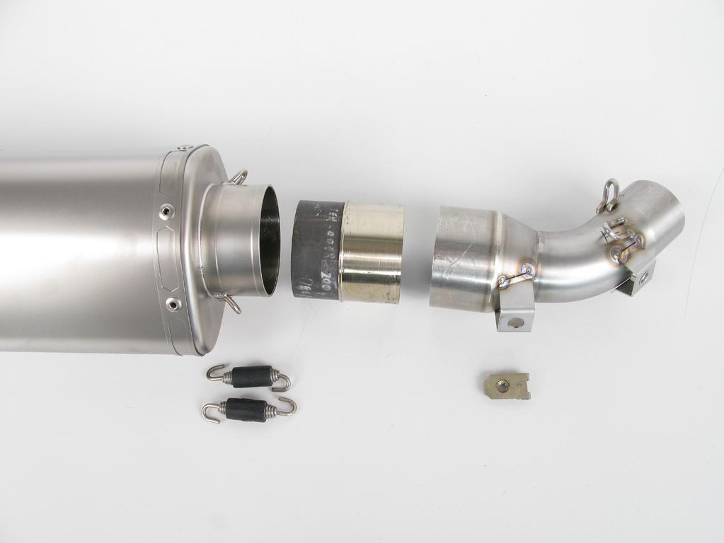 INSTALLATION OF THE AKRAPOVIČ SLIP-ON EXHAUST SYSTEM: 1. Insert the catalyst into the link pipe.