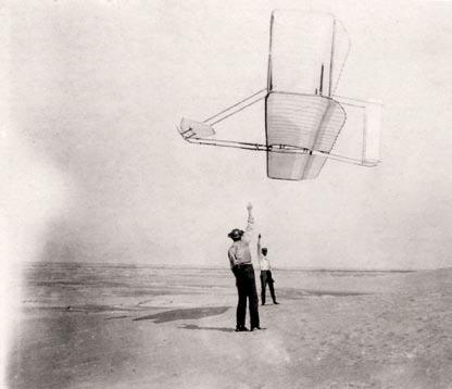 : 055/728 24 11 Fax: 055/728 24 66 SVET SA MENIL A MY SME RÁSTLI Keď v roku 1901 bratia Orville a Wilbur Wrightovci v púšti Severnej Karolíny v USA testovali Wright Glider, predchodcu prvého