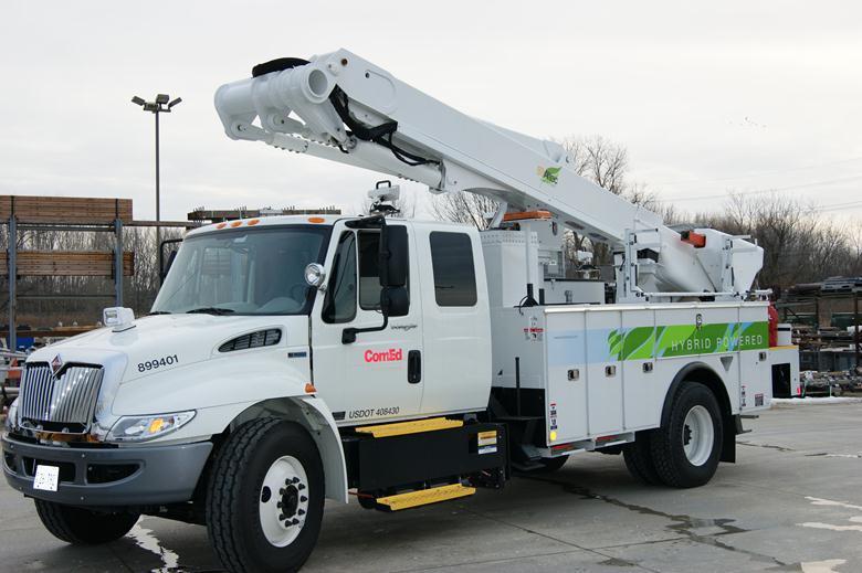 RUBBER MEETS ROAD: COM ED HYBRIDS (DCC) Six hybrid Power Take- Off (PTO) systems made by Odyne Systems Electrified bucket trucks eliminate idling and improve efficiency Fuel savings