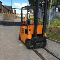 COMPACT GAS FORKLIFT