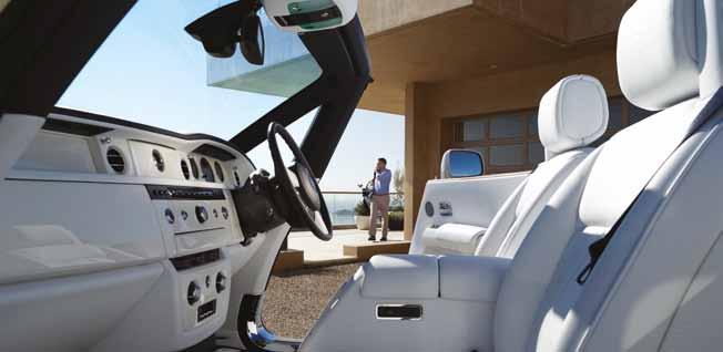 The rear-hinged coach doors allow you to embark and disembark with ease.